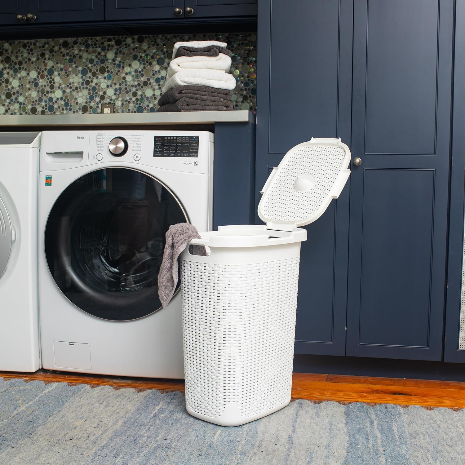 Mind Reader 60L Slim Laundry Hamper with Lid, Wicker-Style Plastic