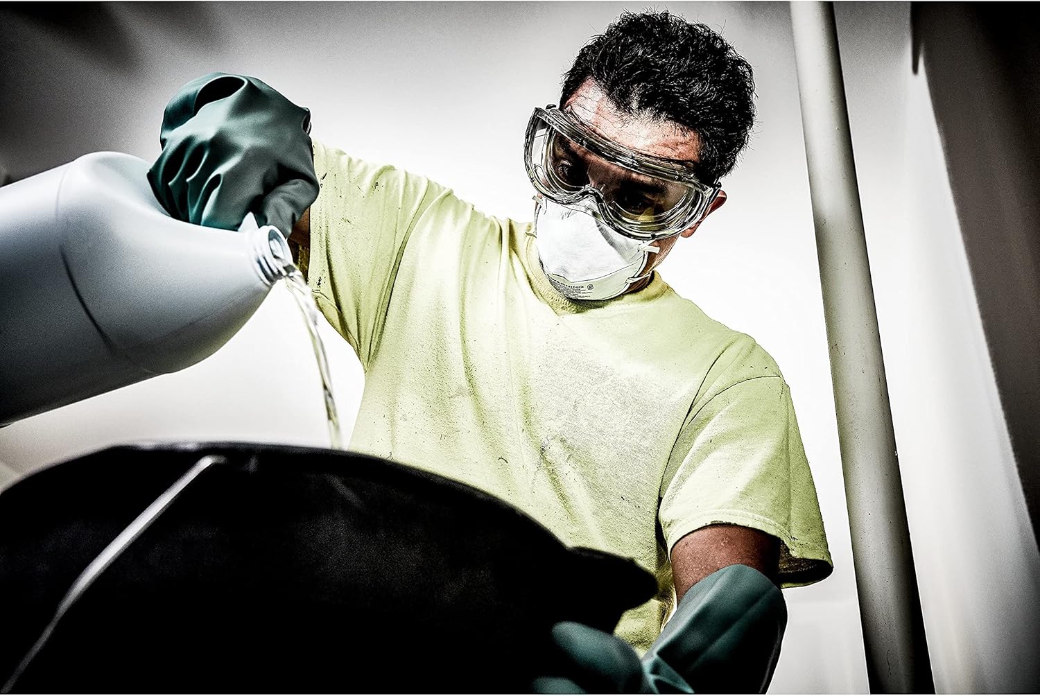 3M 8246 Household Cleanser Odor Respirator,R95 Non-Valved, Disposable Respirator, 1-Pack