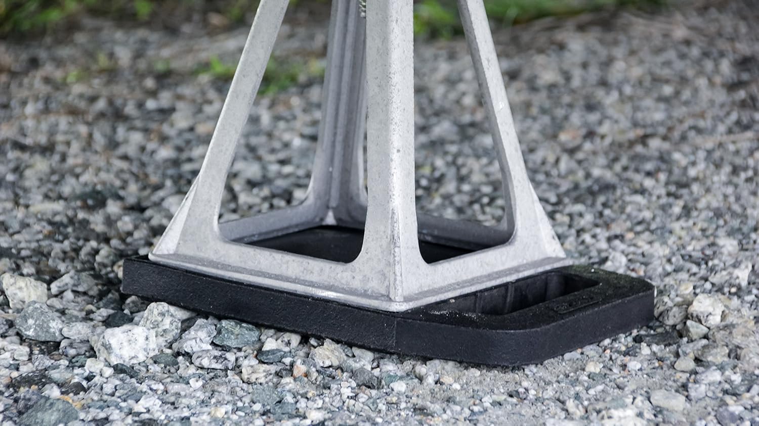 Camco Stabilizer Jack Flex Pads - Helps Prevent Jacks and Stabilizer from Sinking into The Ground -Can Be Used on Uneven