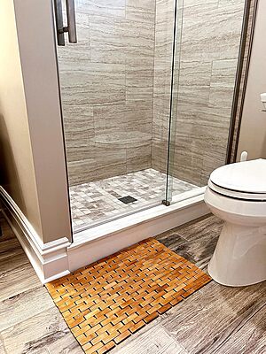 Mind Reader Bath Mat, Shower Mat, Bathtub Mat, Bathroom Accessory, Wood/Rayon from Bamboo, 23.5"L x 16.5"W x 0.4"H, Brown