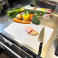 Mind Reader E-Z Board Disposable Plastic Cutting Board, Flexible, 20 sf, Camping, 13.75"L x 3.125"W x 3.75"H, 5 Pack, Clear