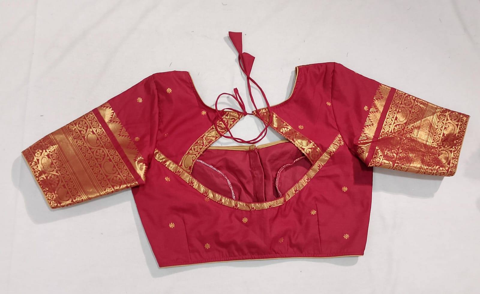 N135: Ready To Ship Beautiful Vintage Checks Saree With Stitched Blouse