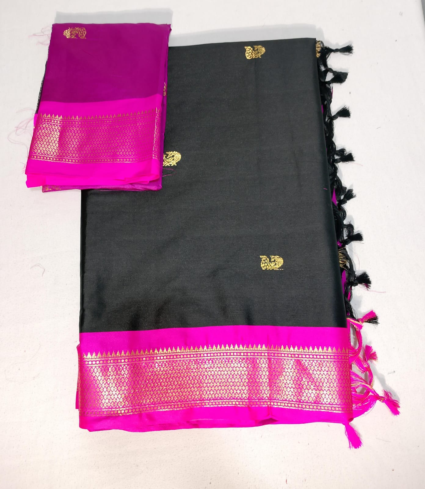 N319: Ready To Ship Beautiful Paithani Silk Saree With Unstitched Blouse