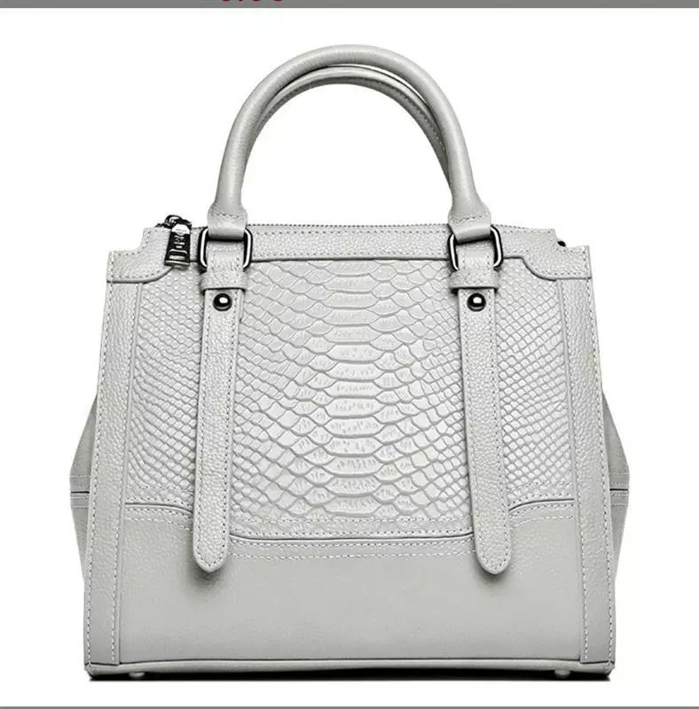 AMAZON SHOULDER BAG