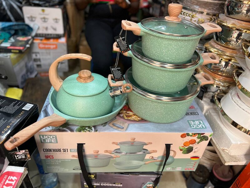 9pcs set of pots/cookware set
