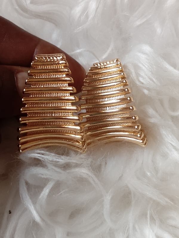NON-TARNISHING GOLD REPLICA EARRING