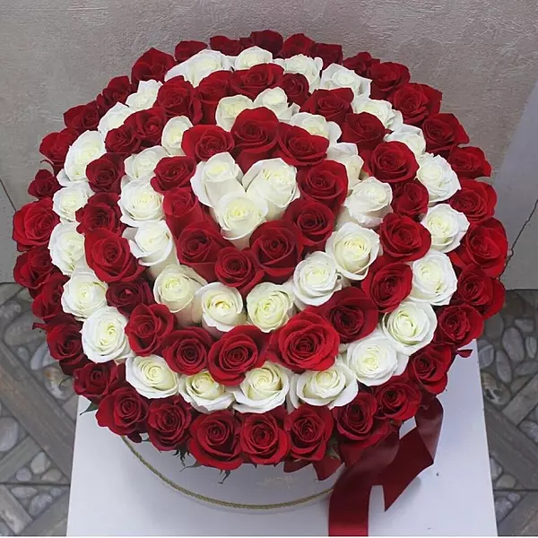 101 Red   White Roses Luxury Flower Box