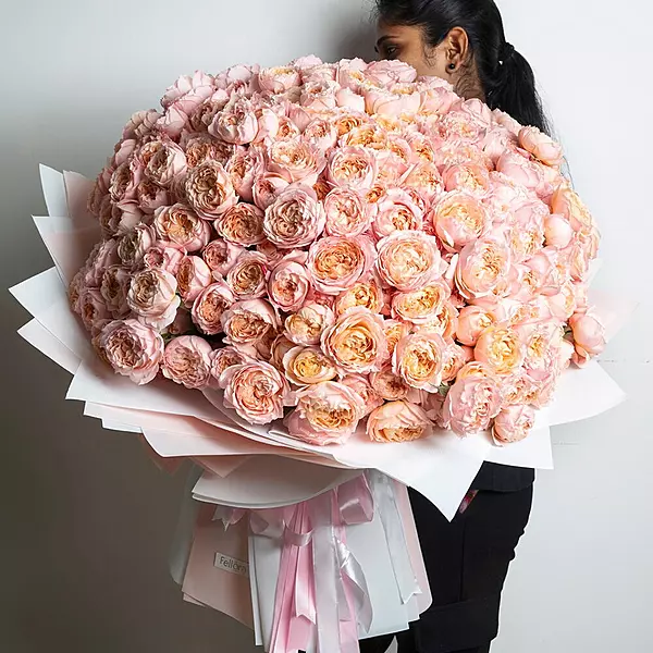 101 Luxury Julietta Peony Rose Grand Bouquet