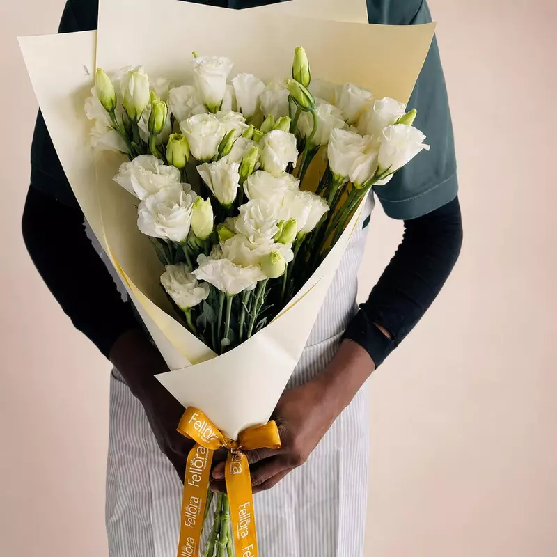 11 White Lisianthus Bouquet
