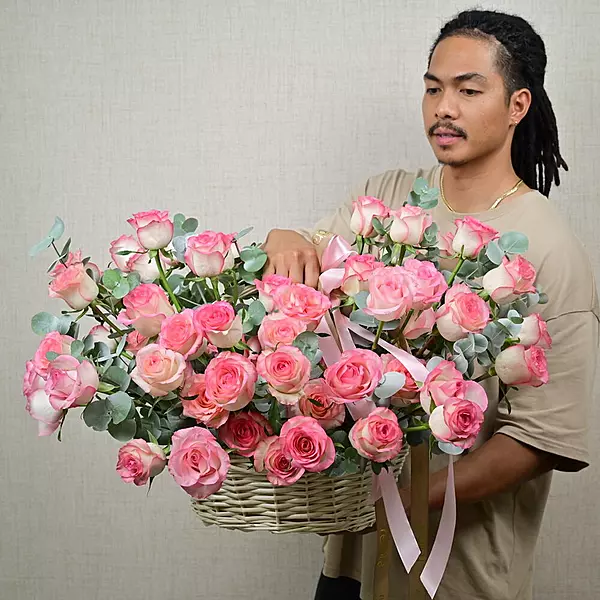 101 Jumilia Pink Roses Luxury Basket