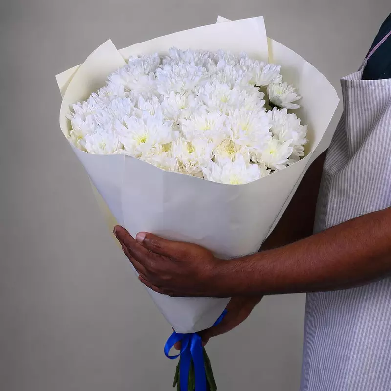 11 White Chrysanthemum Bouquet