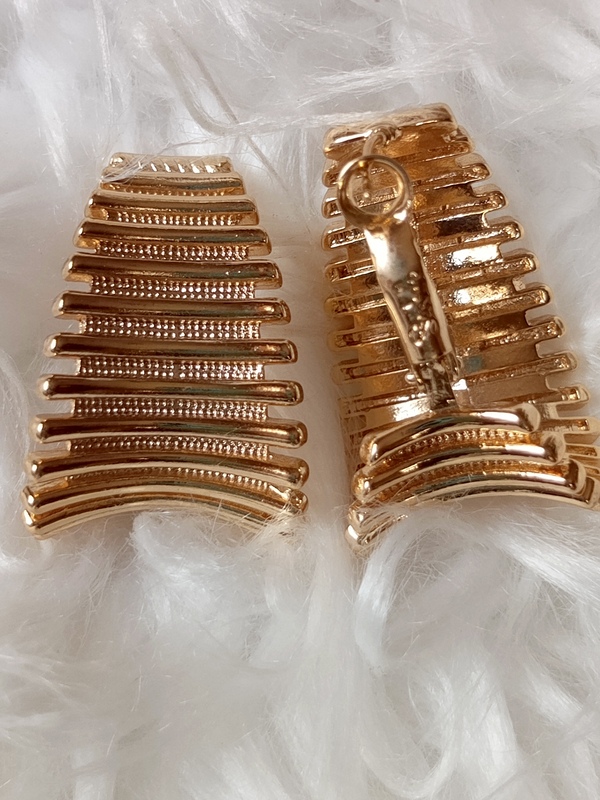 NON-TARNISHING GOLD REPLICA EARRING