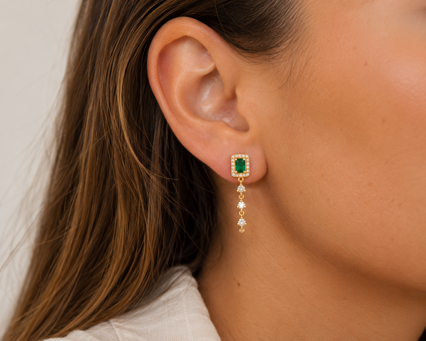 ARETES RECT ESMERALDA CON CADENA LARGA Y DI 46D-0.18CT