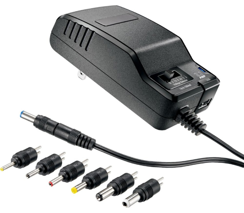 Adaptateur Universel + USB Type A  Insignia Boite Ouverte