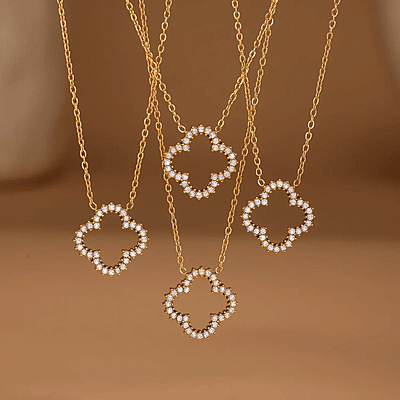 Delicate Zircons Clover Necklace