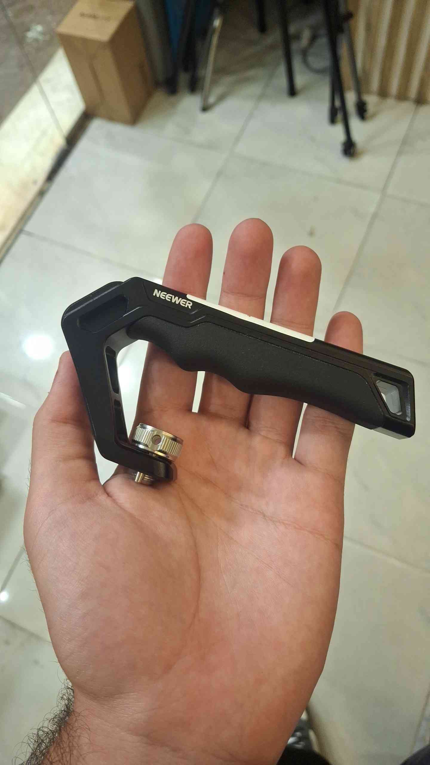 Neewer Top Handle Used