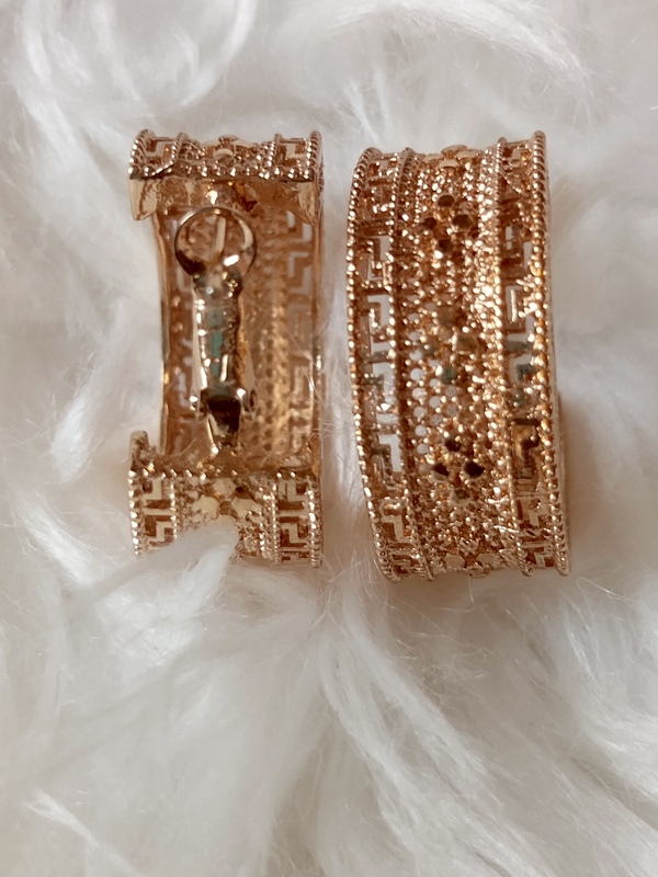 NON-TARNISHING GOLD REPLICA EARRING