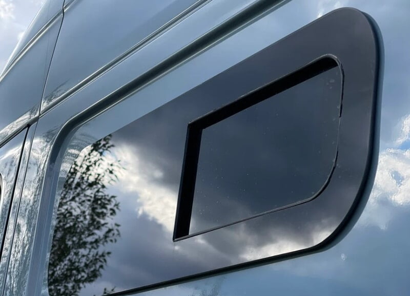 AM Auto Universal Slider Window 30" x 10" | Driver