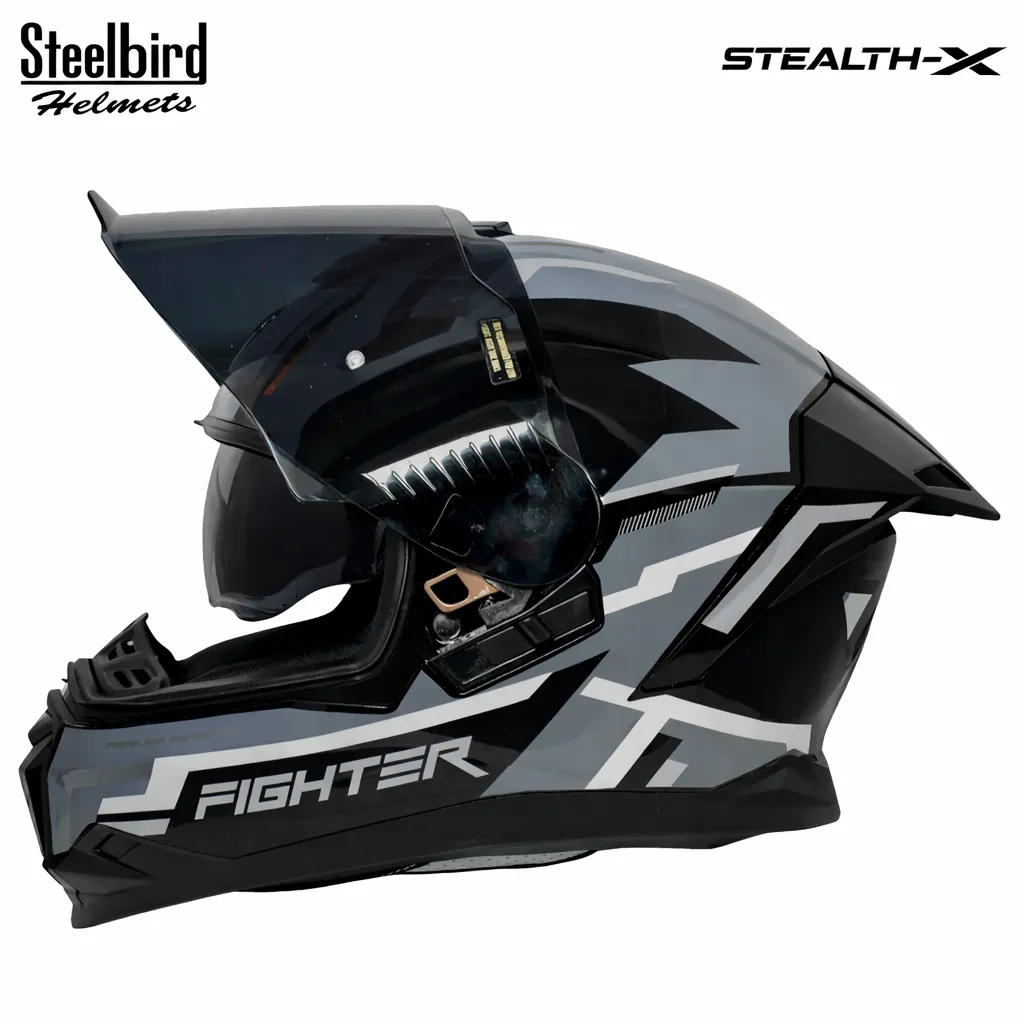 STEELBIRD SBH-57 ISS FIGHTER STEALTH X GLOSSY BLACK/L.GREY C/V 600MM WITH EXTRA SMOKE VISOR STEELBIRD SBH-57 ISS FIGHTER STEALTH X GLOSSY BLACK/L.GREY C/V 600MM WITH EXTRA SMOKE VISOR