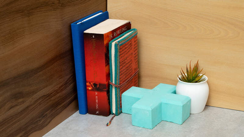 Gunakar Bookend