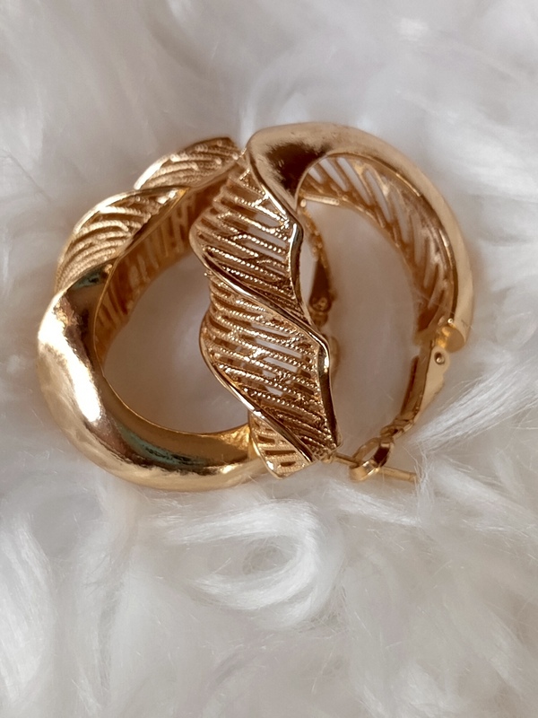 NON-TARNISHING GOLD REPLICA EARRING