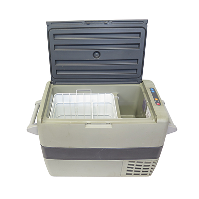 Dometic CF50 Portable Cooler CF001-0002 Dometic CF50 Portable Cooler CF001-0002