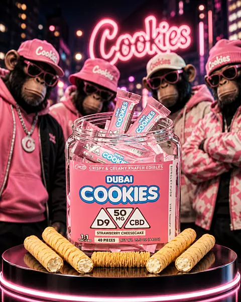 MF COOKIES STRAWBERRY CHEESECAKE