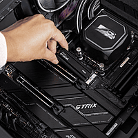 Crucial P510 1TB M.2 Gen5 with Heatsink NVMe 3D NAND SSD