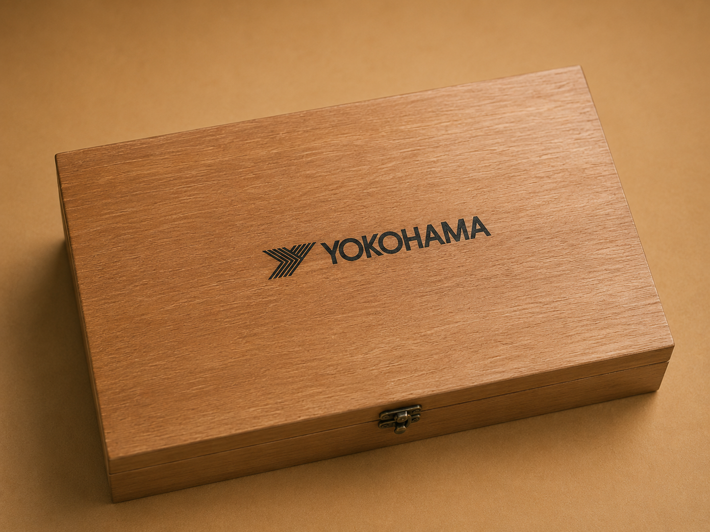 Caja para asados y juego de cubiertos para Yokohama