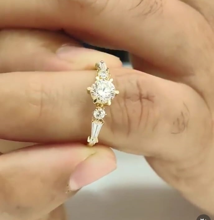 round baguette diamond ring