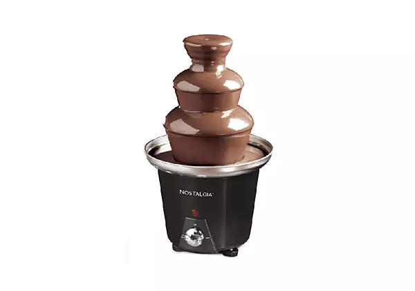 Chocolate Fountain Machine Rental / Alquiler de máquina de fuente de chocolate
