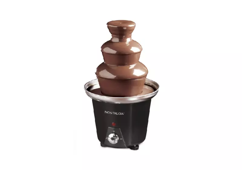 Chocolate Fountain Machine Rental / Alquiler de máquina de fuente de chocolate