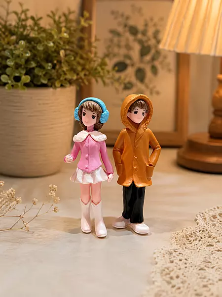 Winter Couple Miniature Figurines for Terrariums