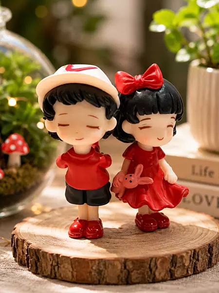 Cute Red Couple Miniature Figurine – Terrarium Décor
