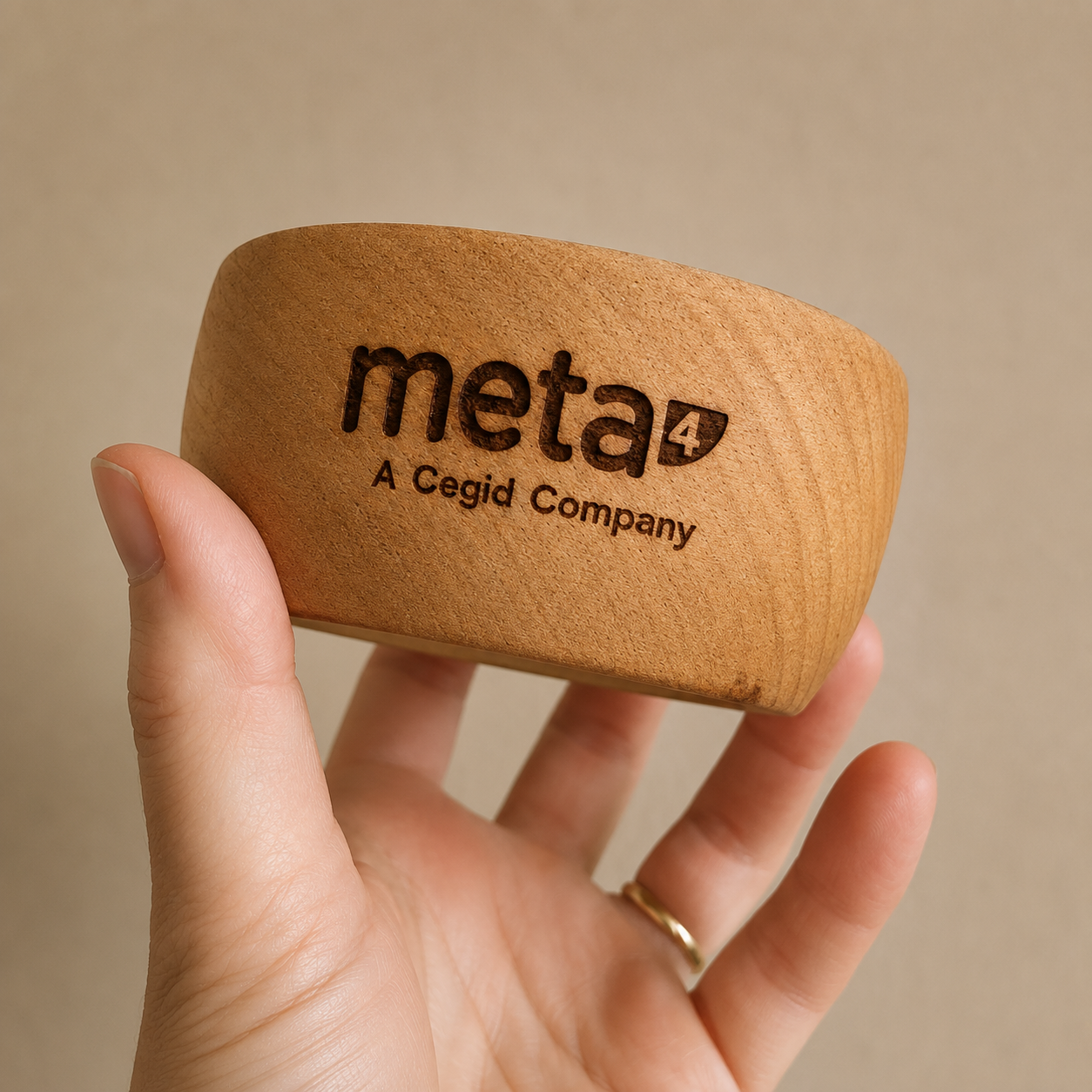 Cuencos de madera con logo para Meta 4