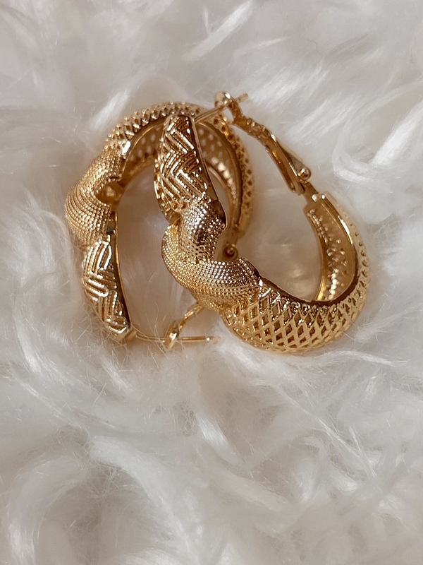 NON-TARNISHING GOLD REPLICA EARRING