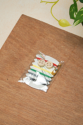 SEWING KIT(WOODEN BUTTONS)