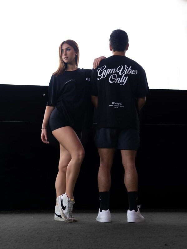 Olympus Gym Vibes Negro - Oversize Shirt