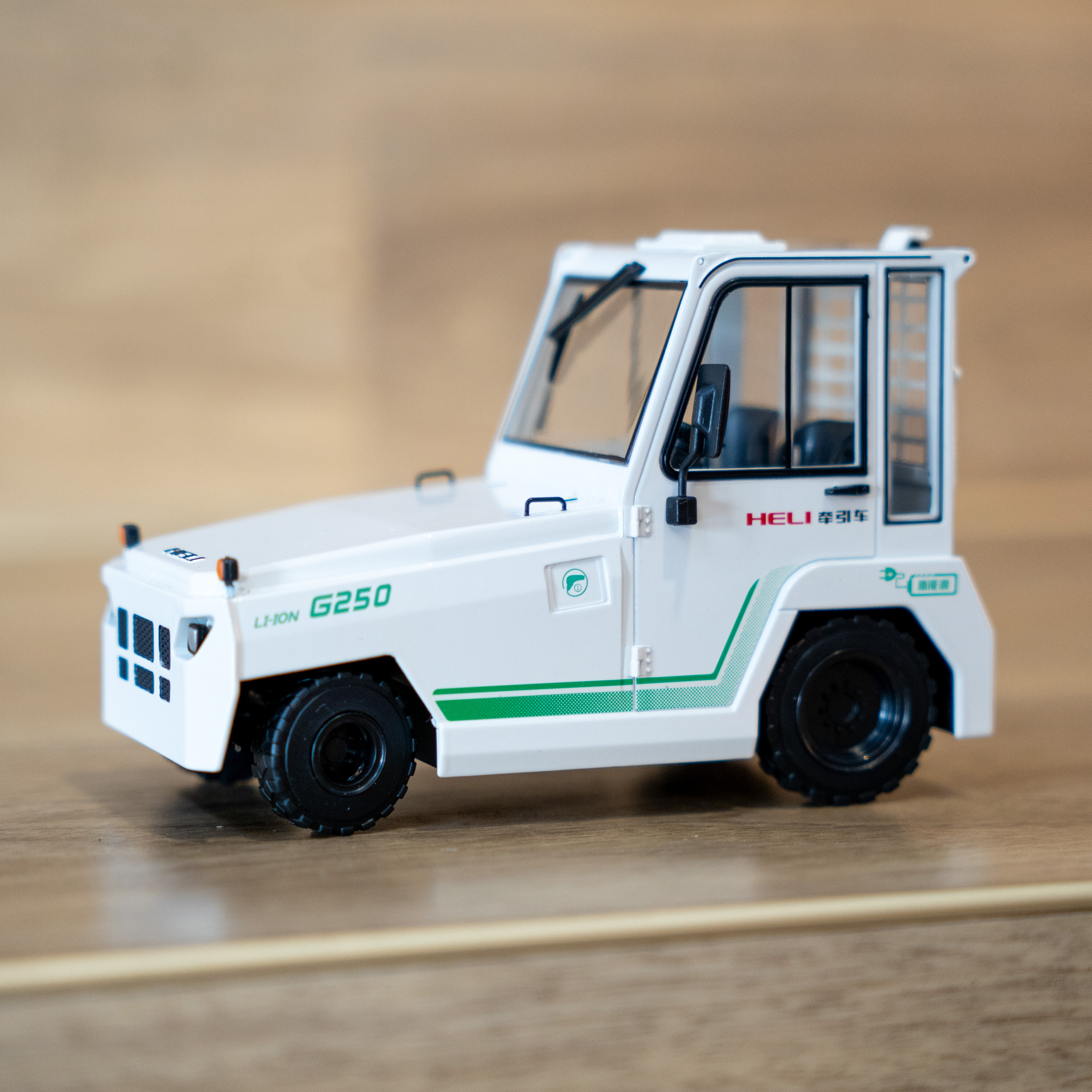 Miniatura Rebocador QYC200/300 Miniatura Rebocador QYC200/300