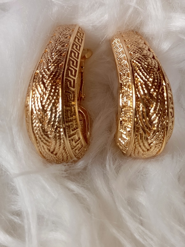 NON-TARNISHING GOLD REPLICA EARRING