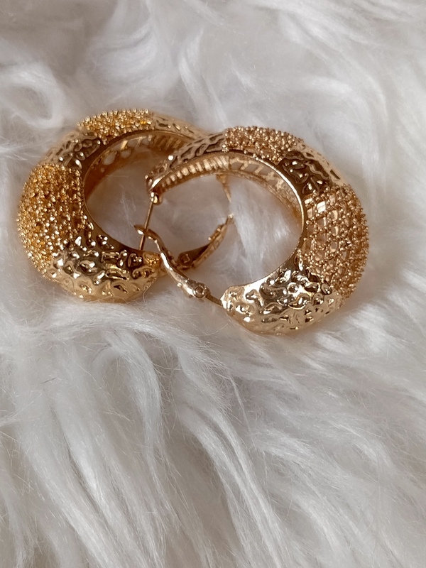 NON-TARNISHING GOLD REPLICA EARRING