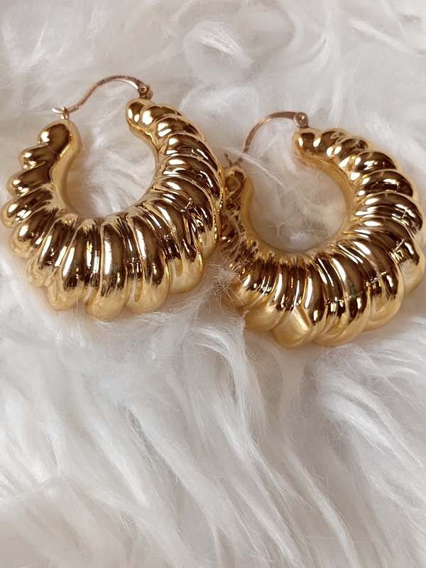 NON-TARNISHING GOLD REPLICA EARRING