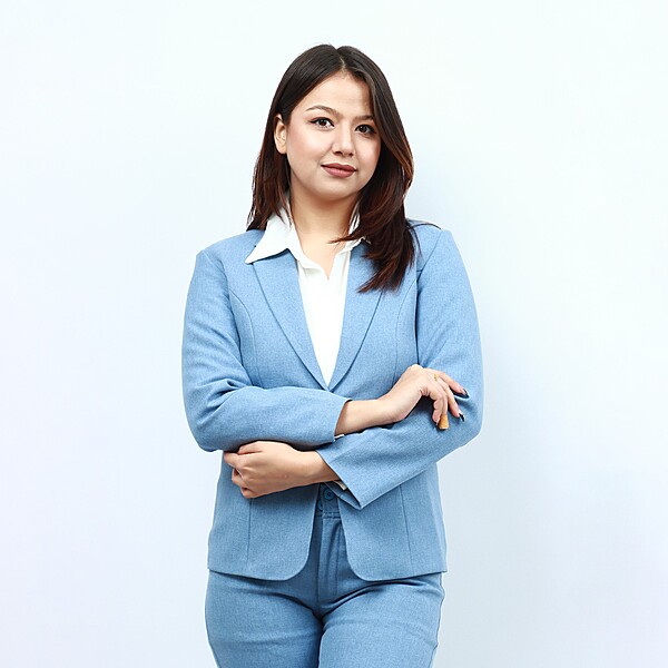 Azure Elegance Slim-Fit Women�s Pant Suit � 2-Piece Set