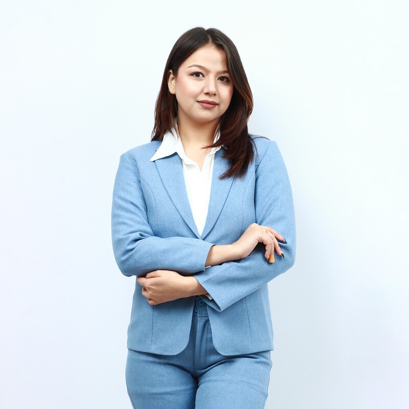 Azure Elegance Slim-Fit Women�s Pant Suit � 2-Piece Set