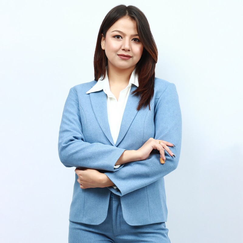 Azure Elegance Slim-Fit Women�s Pant Suit � 2-Piece Set