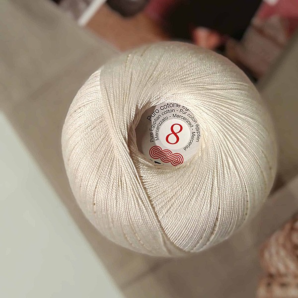 1 kg di filato in pregiato cotone per uncinetto tit. 8 col. Avorio 1 kg di filato in pregiato cotone per uncinetto tit. 8 col. Avorio