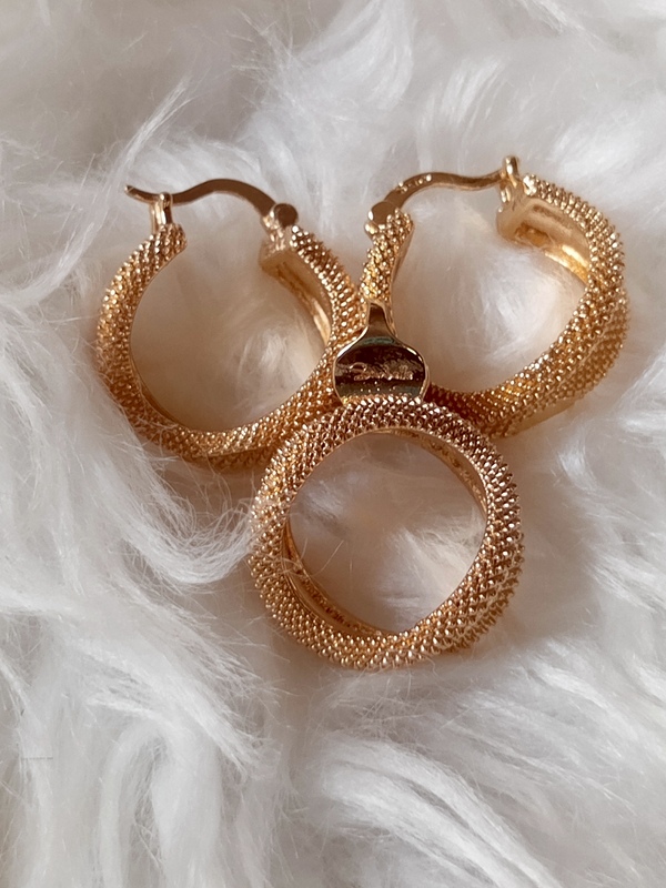 NON-TARNISHING GOLD REPLICA EARRING