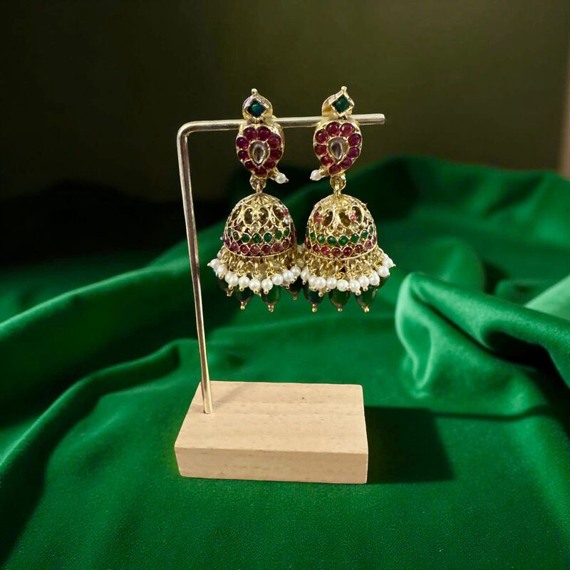 Traditional Jumkha with Kemp stones and Beads detail