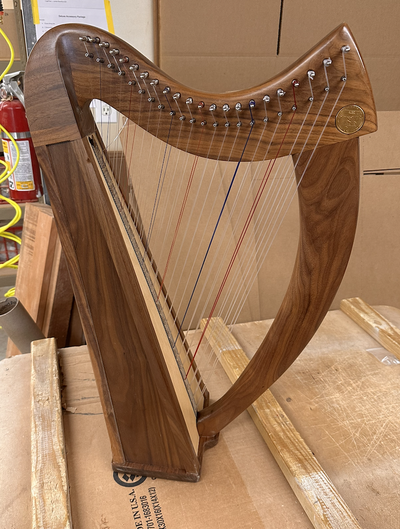 Brittany, 22 (G-G) D, Walnut, Featherlite, 9560