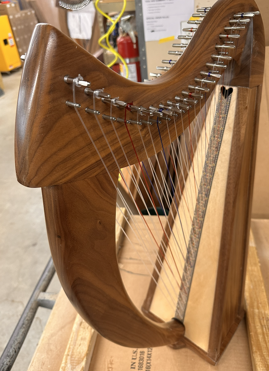 Brittany, 22 (G-G) D, Walnut, Featherlite, 9560